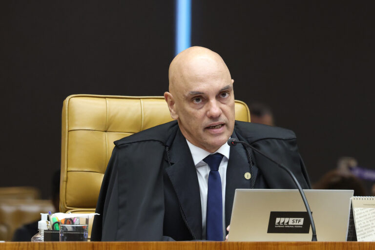 Moraes determina prazo à PGR para análise de cirurgia solicitada por Bolsonaro