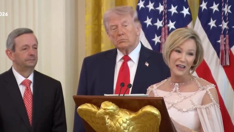 Paula White compara Trump a Jesus e gera críticas após almoço de Páscoa