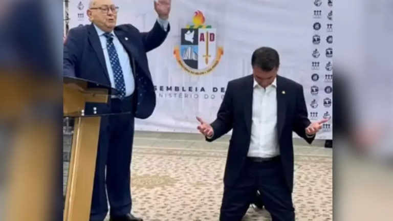 Flávio Bolsonaro intensifica agenda em igrejas evangélicas para as eleições 2026