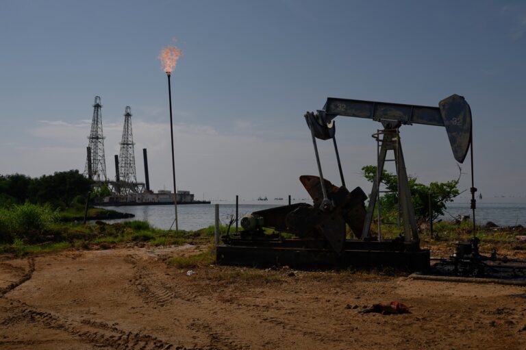 Petróleo brent sobe diante de impasse nas negociações entre irã e eua