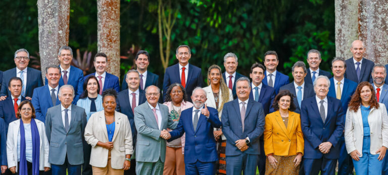 Ministros de Lula deixam governo para disputar eleições de 2026