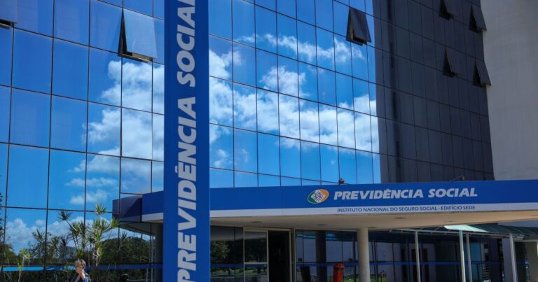 Inss antecipa pagamento da primeira parcela do 13º salário em abril