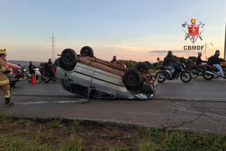 Acidente na br-070 causa capotamento e interdita via em ceilândia