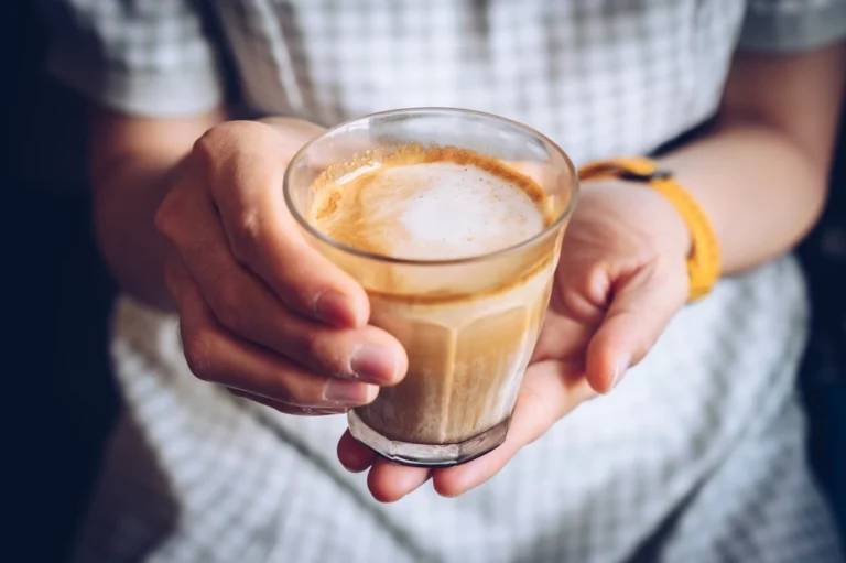 consumo excessivo de cafeína eleva risco de perda de cálcio nos ossos