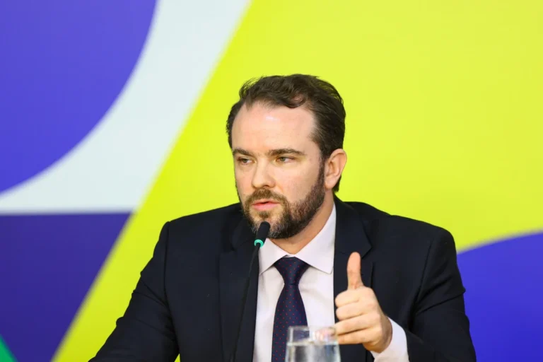 Dario Durigan intensifica diálogo com bancos para novo programa desenrola