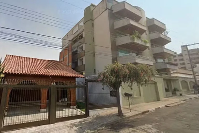 Muro anticuriosos em Minas Gerais gera debate global sobre privacidade urbana