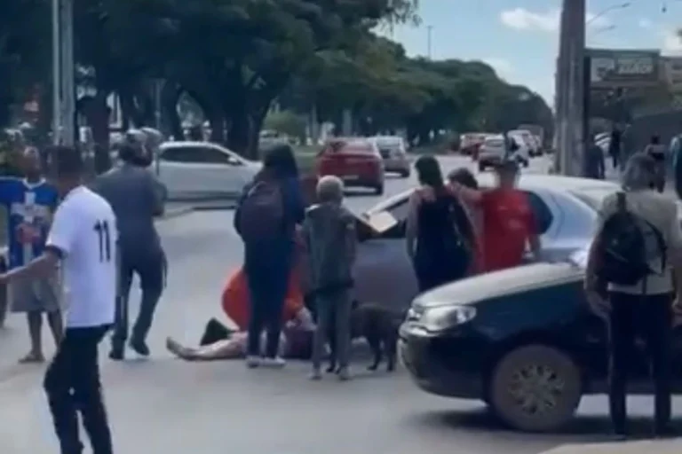 Condutor sem cnh atropela mulher que atravessava fora da faixa em ceilândia