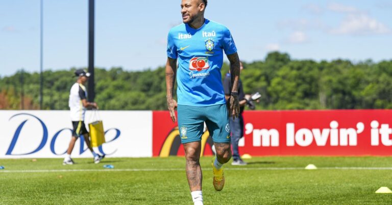 Neymar retoma treinos com grupo e se aproxima do duelo contra Escócia