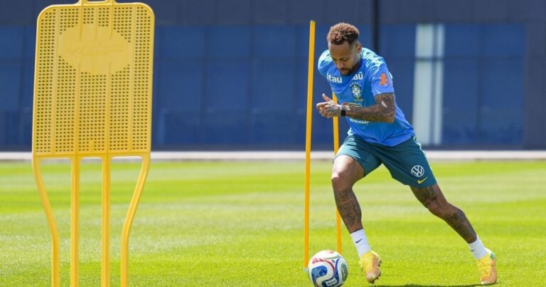 Neymar retorna aos treinos coletivos e se aproxima de estreia na Copa