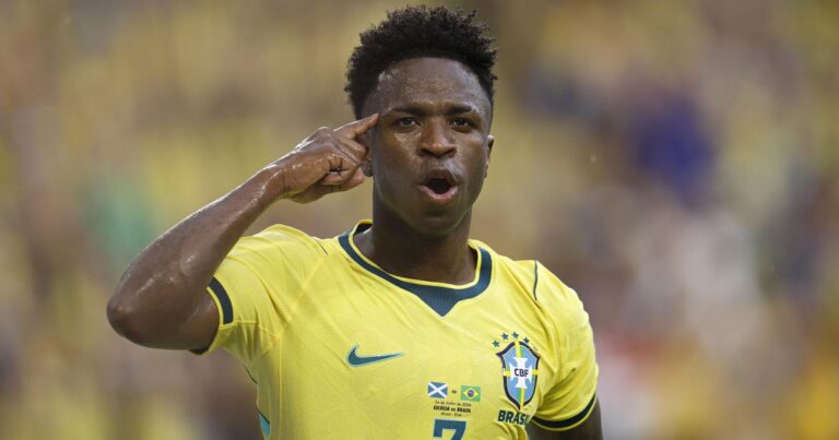 Neymar volta após 981 dias, mas Vini Jr brilha na goleada