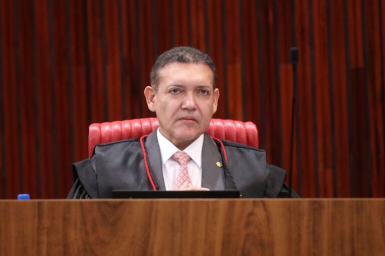 TSE firma acordo com partidos para eleições limpas e seguras
