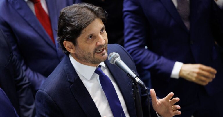André do Prado mantém Eduardo Bolsonaro como suplente na disputa ao Senado