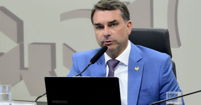 Caso Master muda estratégia de Bolsonaro após investigação de aliado do PT