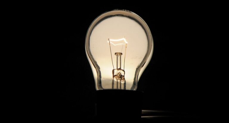 CNI quer reduzir impostos e subsídios na conta de luz
