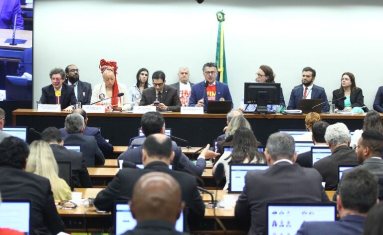 Tribunal ordena fim de publicidade do governo sobre 6x1