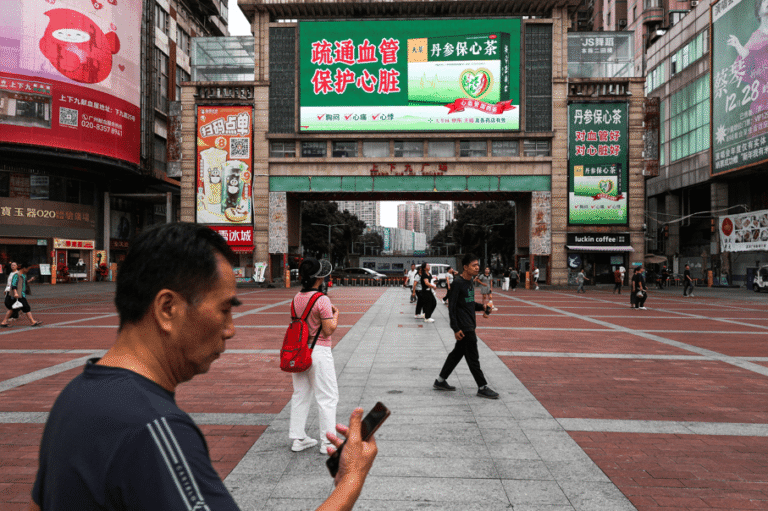 China enfrenta desaceleração no consumo com primeira queda no varejo em 3 anos