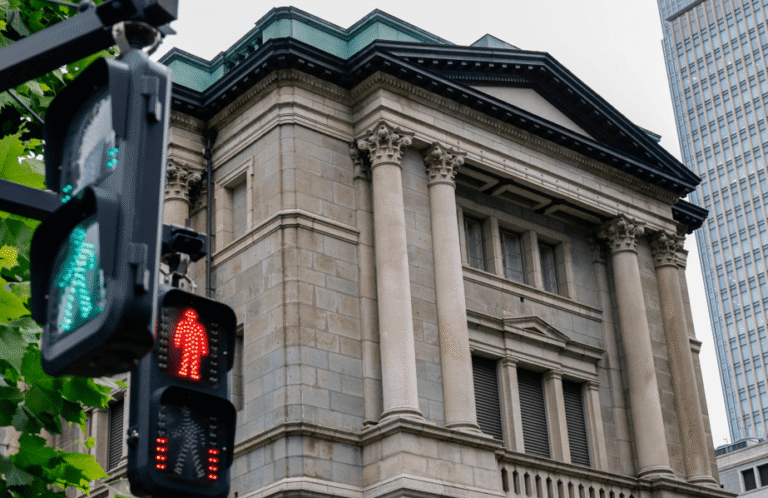 Banco do Japão sobe juros ao patamar mais alto em três décadas