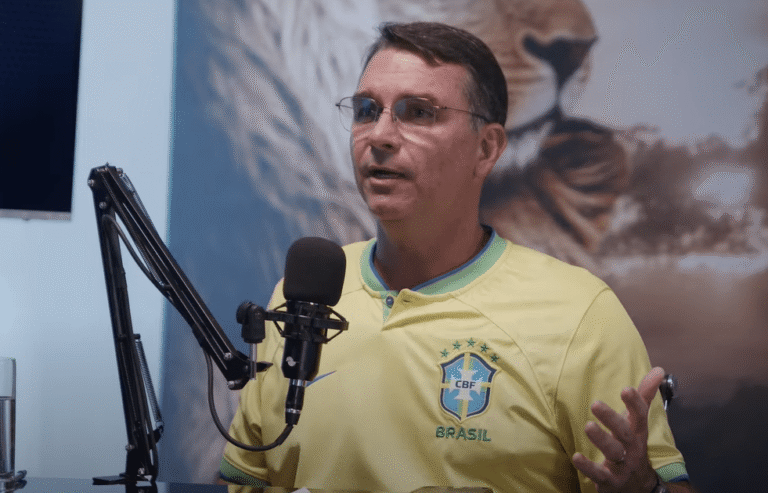 Flávio Bolsonaro usa Copa do Mundo para arrefecer crise do caso Master