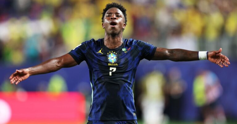 Brasil garante avanço na Copa com empate diante da Escócia
