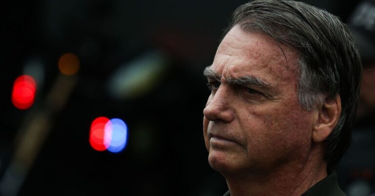 Polícia Civil do DF solicita depoimento de Bolsonaro sobre arma apreendida