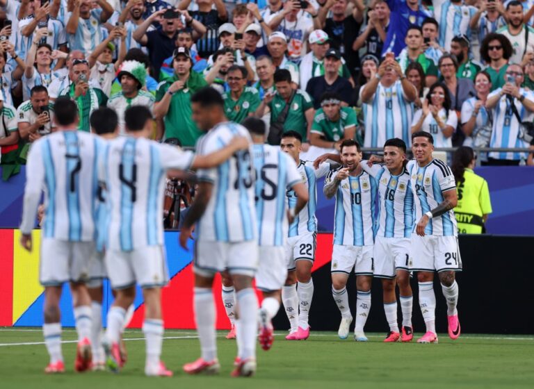 Messi alcança 16 gols e iguala Klose no topo dos artilheiros de Mundiais