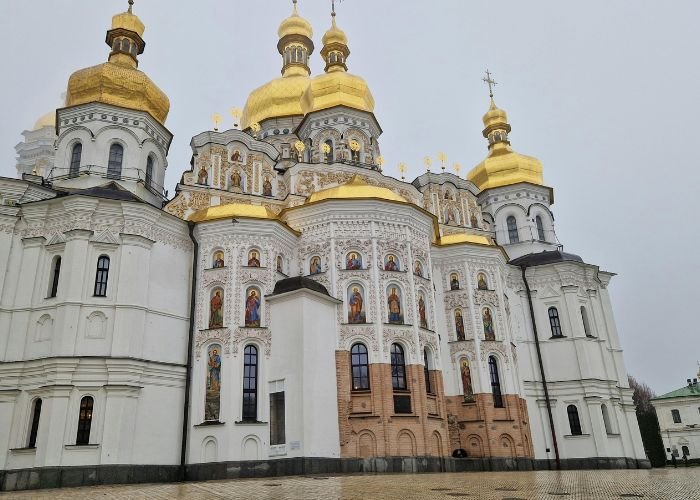 Drone russo incendeia catedral histórica na Ucrânia