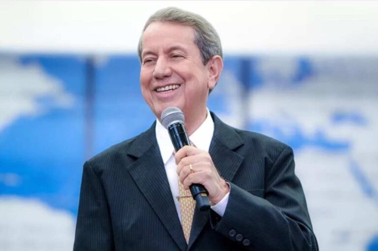 Band mantém R.R. Soares na prime time com contrato de R$ 5 milhões
