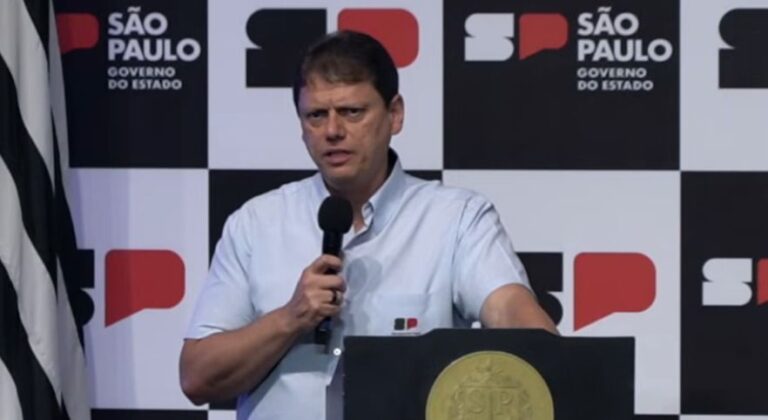 Tarcísio lidera todas as projeções para o governo de SP