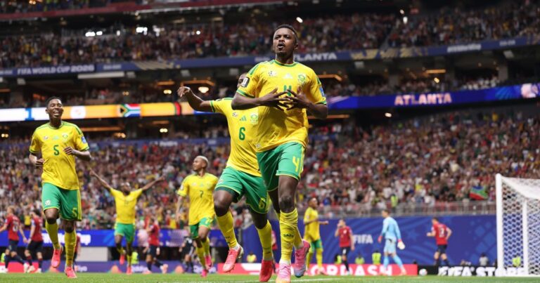 Tchéquia e África do Sul empatam em jogo equilibrado pela Copa