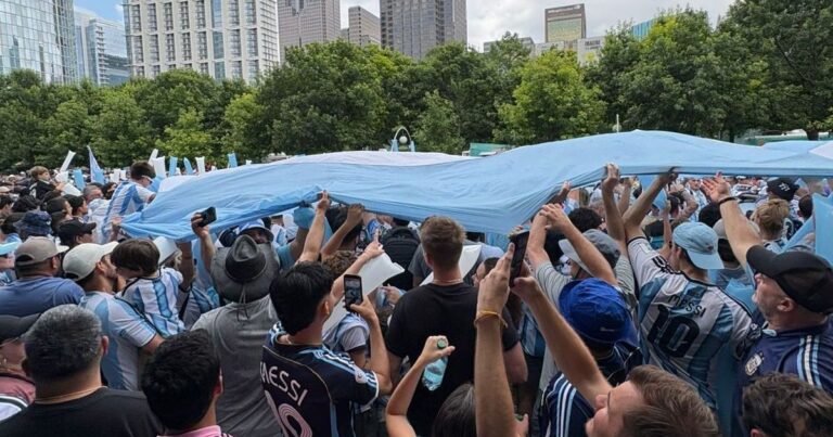 Dallas vira Buenos Aires com festa argentina antes de duelo pela Copa