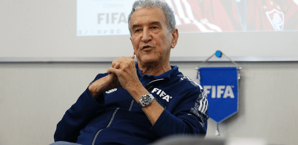 Parreira internado com inflamação pulmonar em UTI no Rio