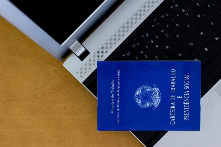 Brasil tem desemprego de 5,6% em maio, menor desde 2012