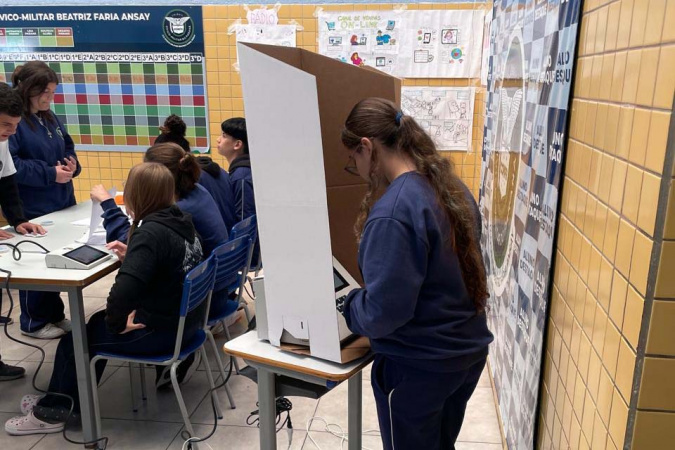 Parlamento Jovem diplomados em 64 cidades do Paraná