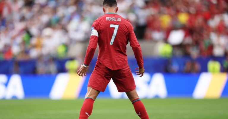 Cristiano Ronaldo bate Eusébio e vira maior artilheiro de Portugal