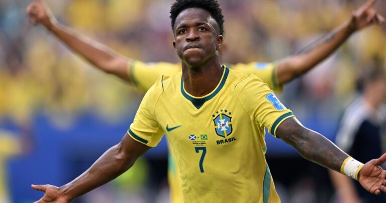 Vinícius Júnior sobe para 4º lugar no ranking de melhores atacantes