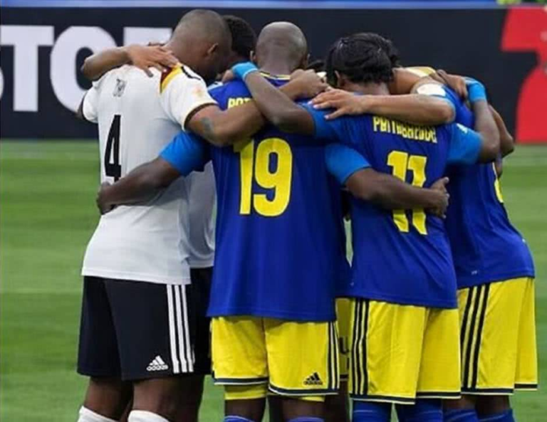Jogadores de Curaçao oram com alemães após goleada de 7 a 1