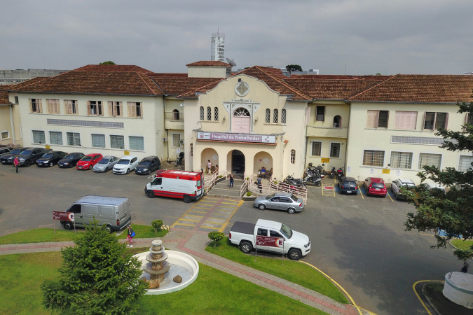 Estado mobiliza aeronave para transportar droga experimental a paciente em Curitiba