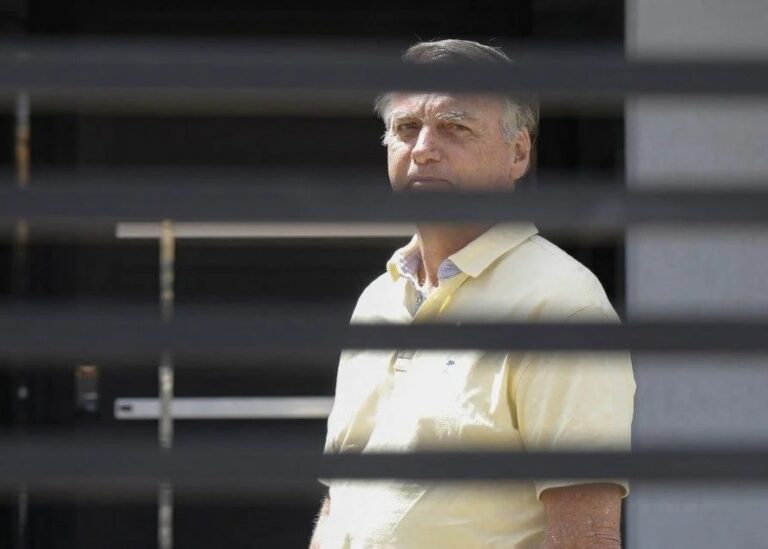 Bolsonaro evolui clinicamente enquanto enfrenta novo embate judicial