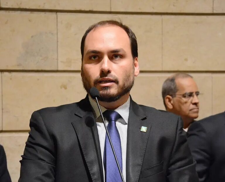Carlos Bolsonaro critica adiamento do julgamento da Lei da Dosimetria