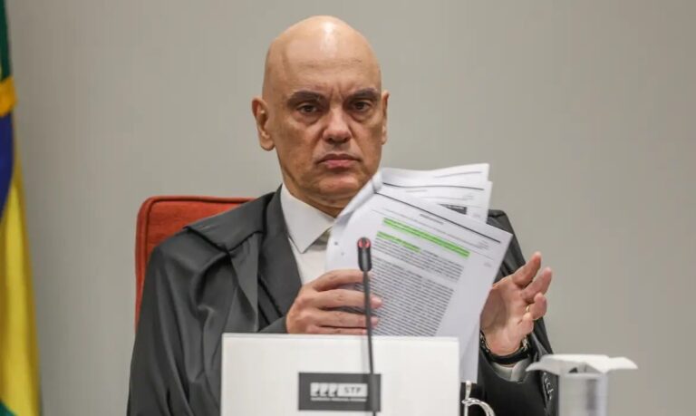 Moraes autoriza reunião de Bolsonaro com advogados antes de depoimento
