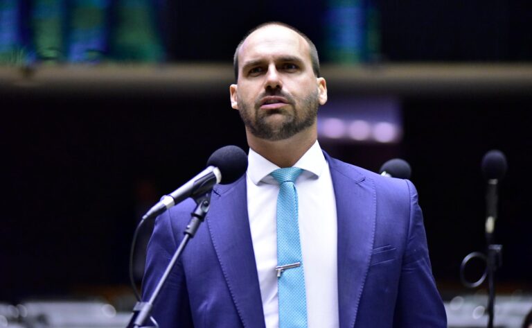 Eduardo Bolsonaro busca apoio nos EUA após condenação do STF