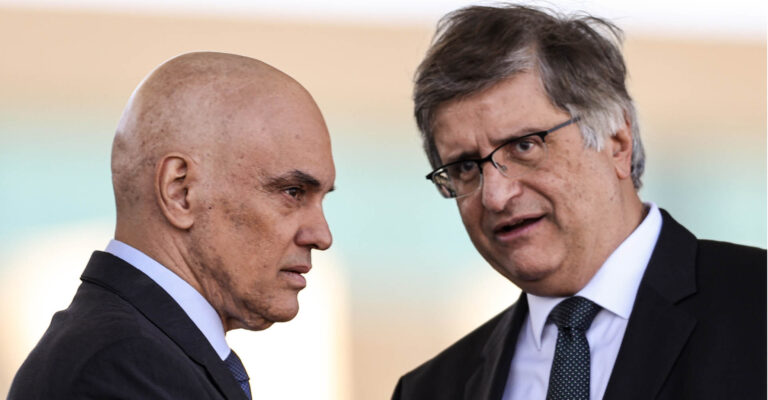 STF exige parecer da PGR sobre pistola apreendida de Bolsonaro