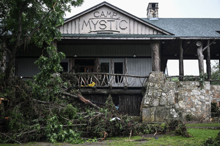 Acampamento Mystic pede falência após enchente com 28 mortes