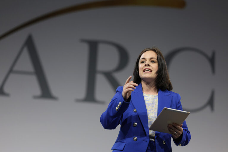 Kate Forbes alerta sobre consequências do abandono das raízes cristãs