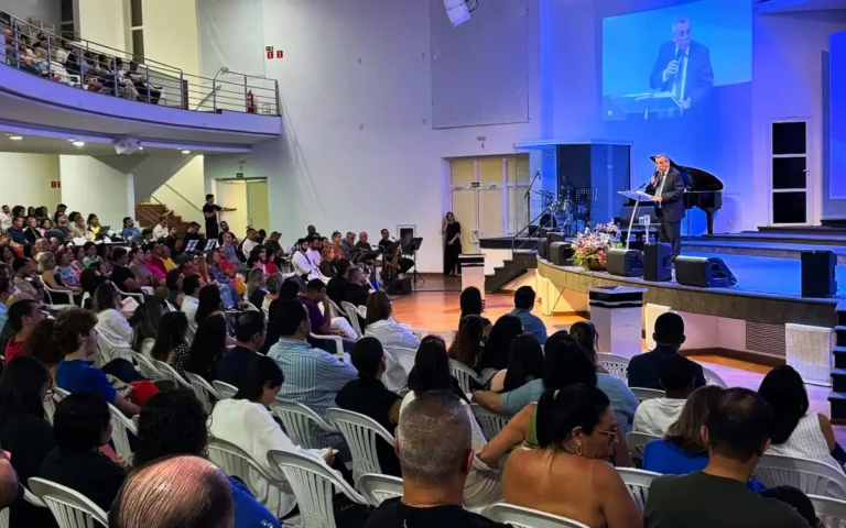 Igreja Batista da Praia da Costa celebra 35 anos