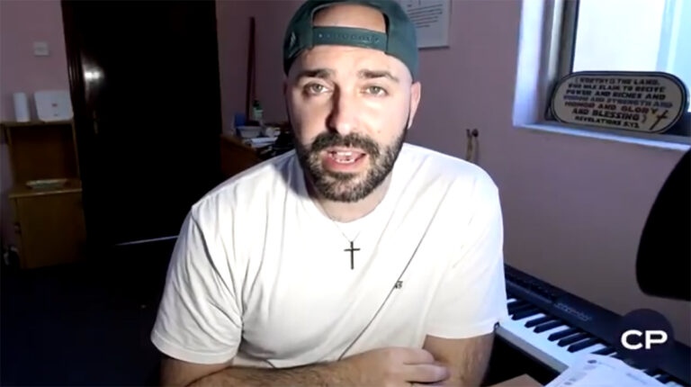 Ex-ativista LGBT obtém vitória legal e evita prisão