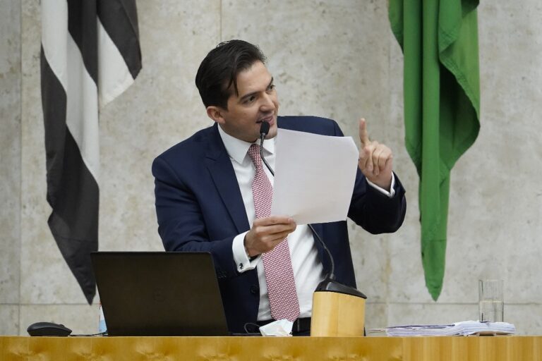 Vereador critica exposição de crianças em eventos públicos