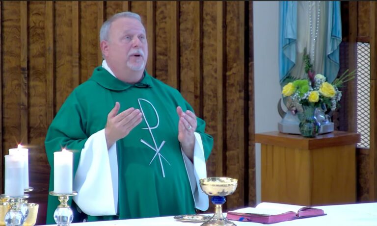Pastor escapa de explosão em residência no Texas