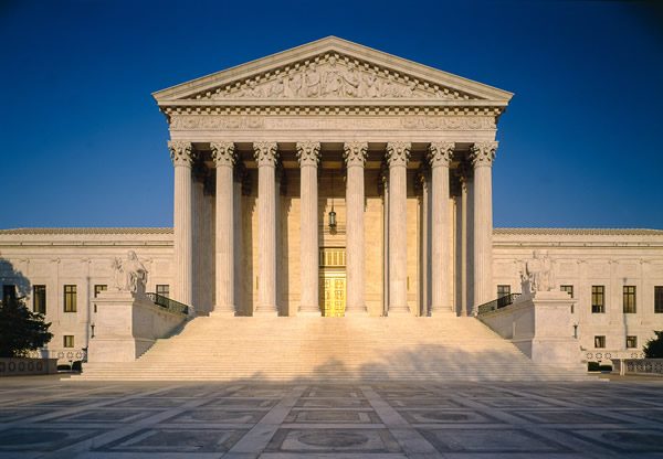 Suprema Corte amplia poderes presidenciais mantendo independência do Fed