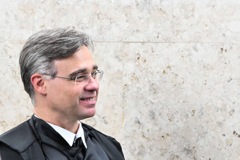 André Mendonça encerra seminário de direito em Coimbra